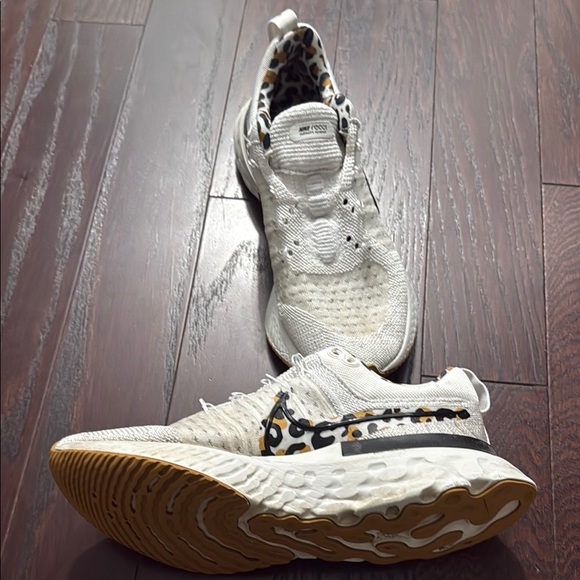 Nike Infinity W 7.5 Animal Print Athletic Shoes - Picture 4 of 11